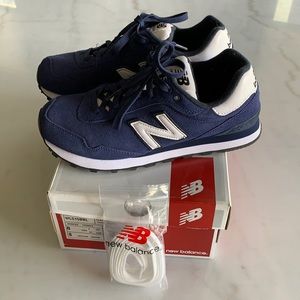 New Balance 515 sneakers. Size 8. Navy/ white